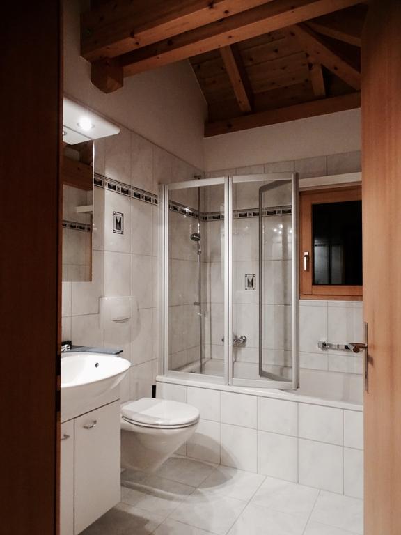 Ferienhaus Gruener Heinrich Андермат Екстериор снимка